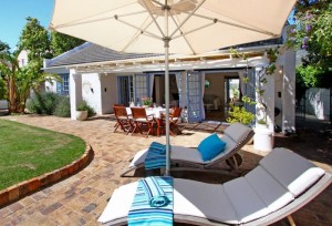 Hout Bay Beach Cottage _30_ medium size_ sunloungers