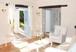 Hout Bay Beach Cottage _3_medium size_living_1