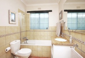 Hout Bay Beach Cottage _56_ medium size_ bathroom2